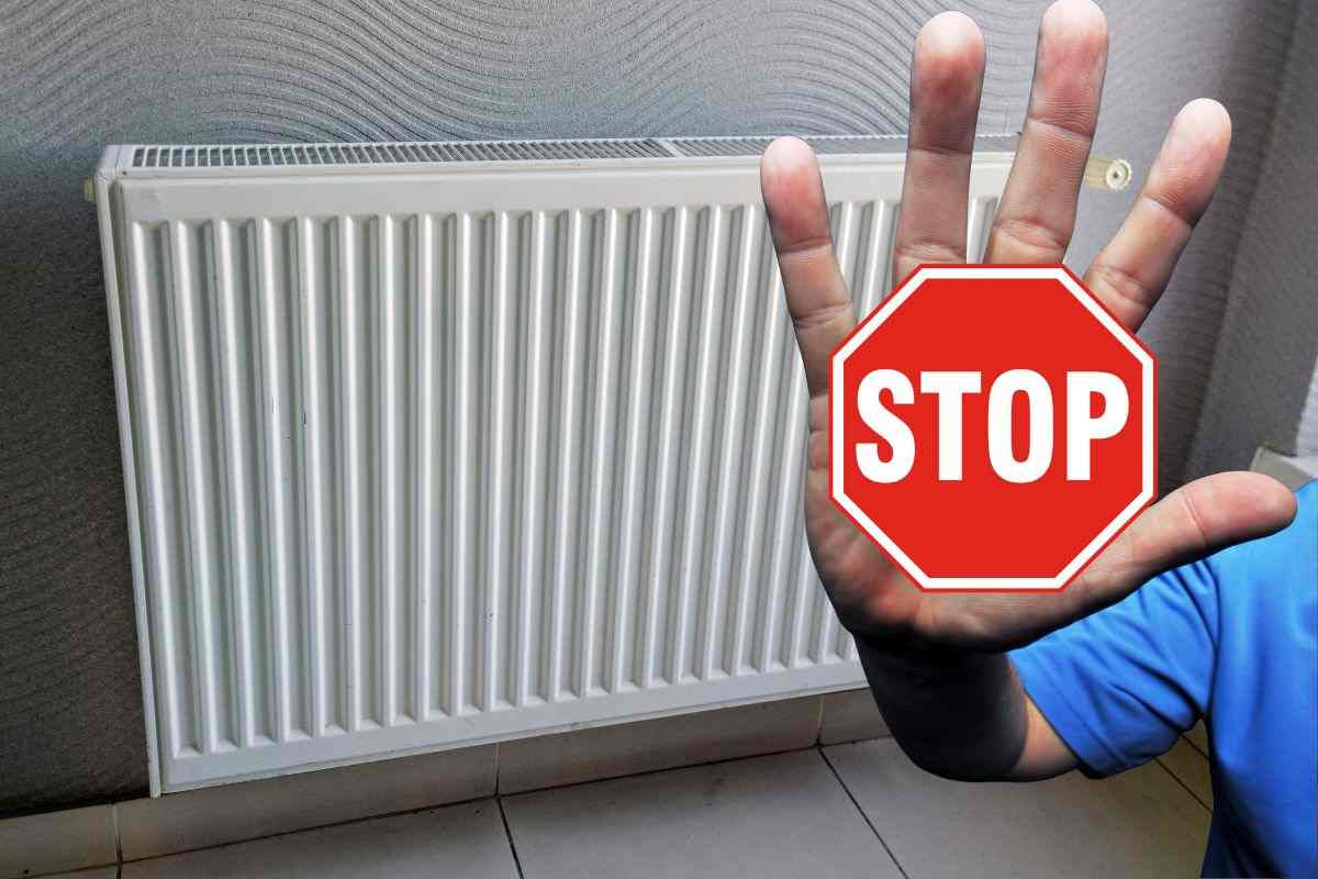 termosifoni e mano col segnale di stop