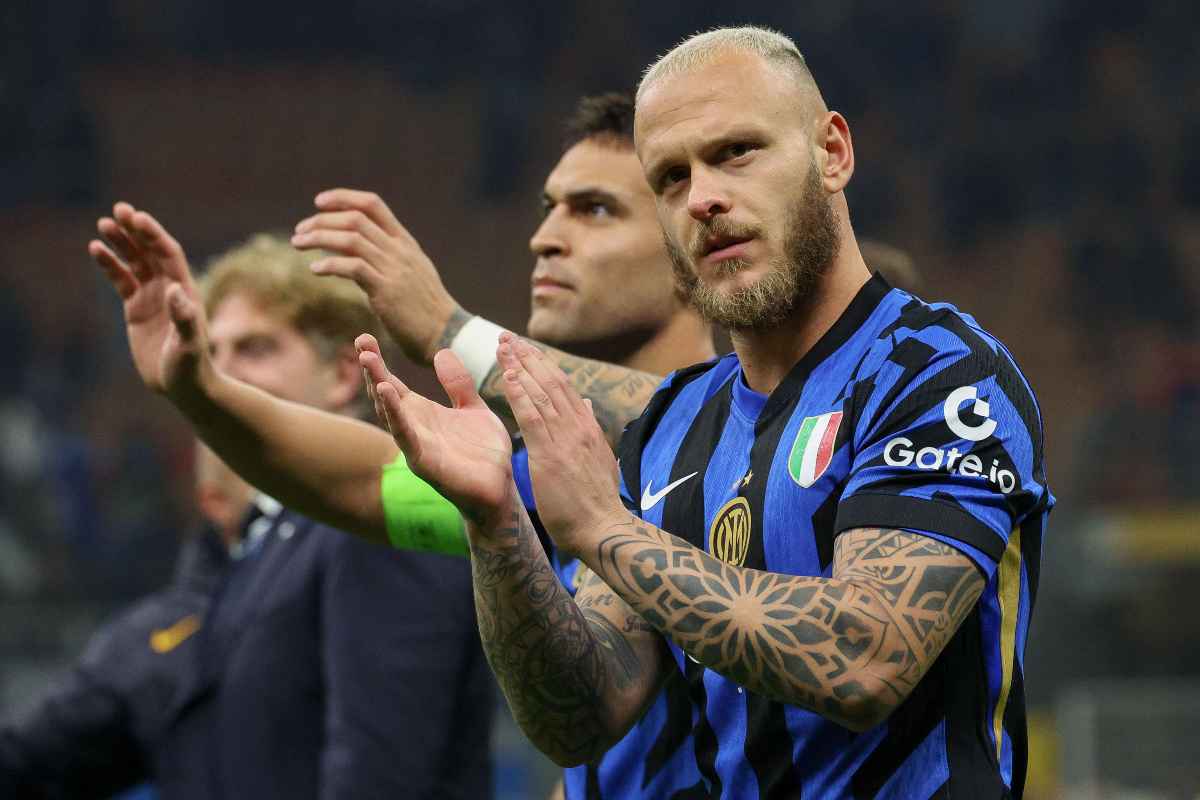 federico dimarco e lautaro battono le mani