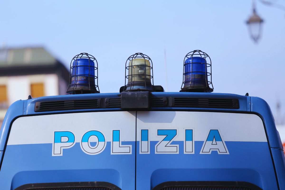 camionetta polizia