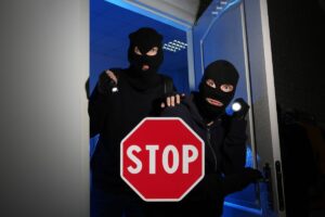 ladri e segnale stop