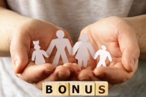 Omini di carta famiglia, scritta bonus