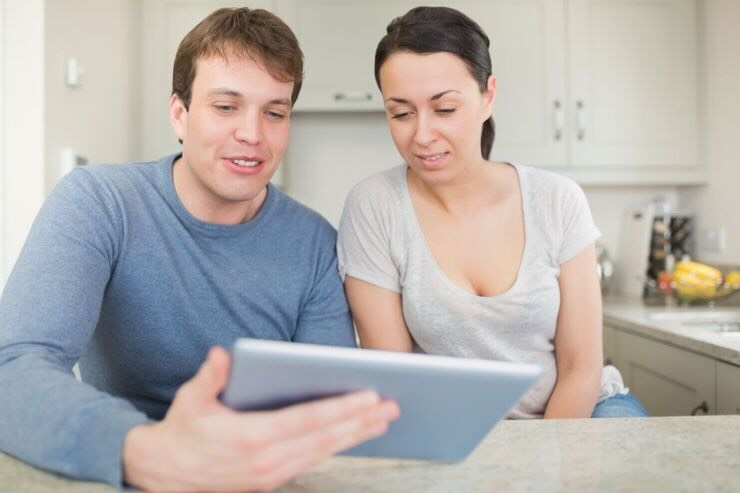 Coppia con tablet