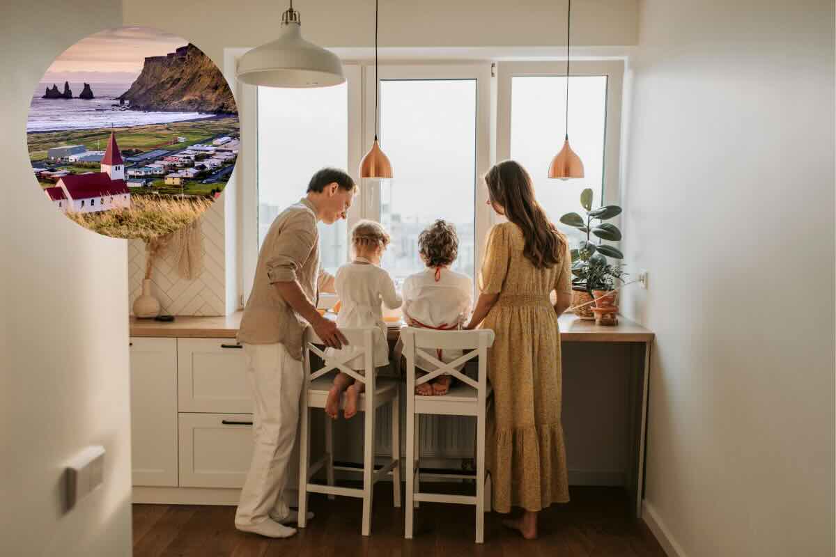 famiglia felice di spalle e Islanda 