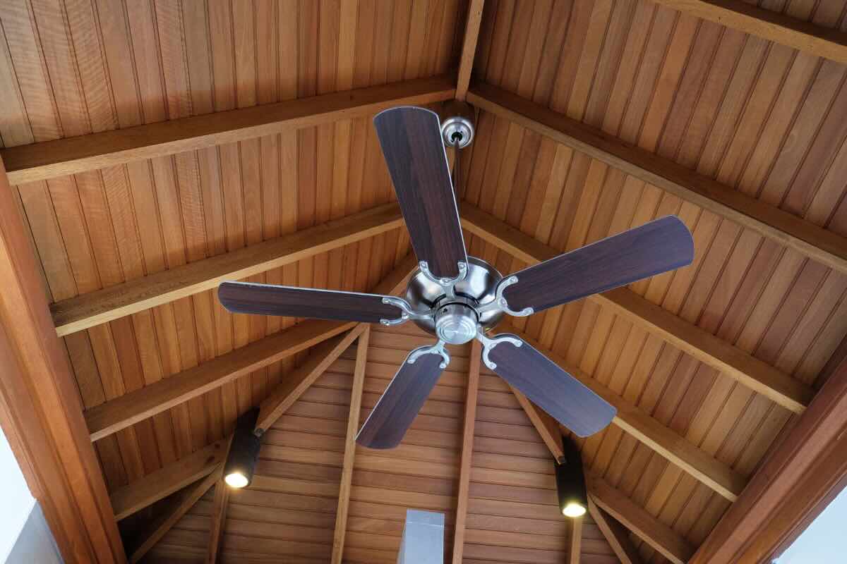ventilatore soffitto di legno