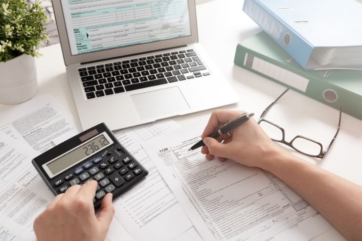 calcolatrice, occhiali, pc