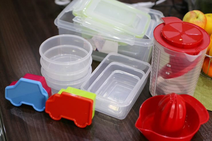 contenitori vari di plastica 