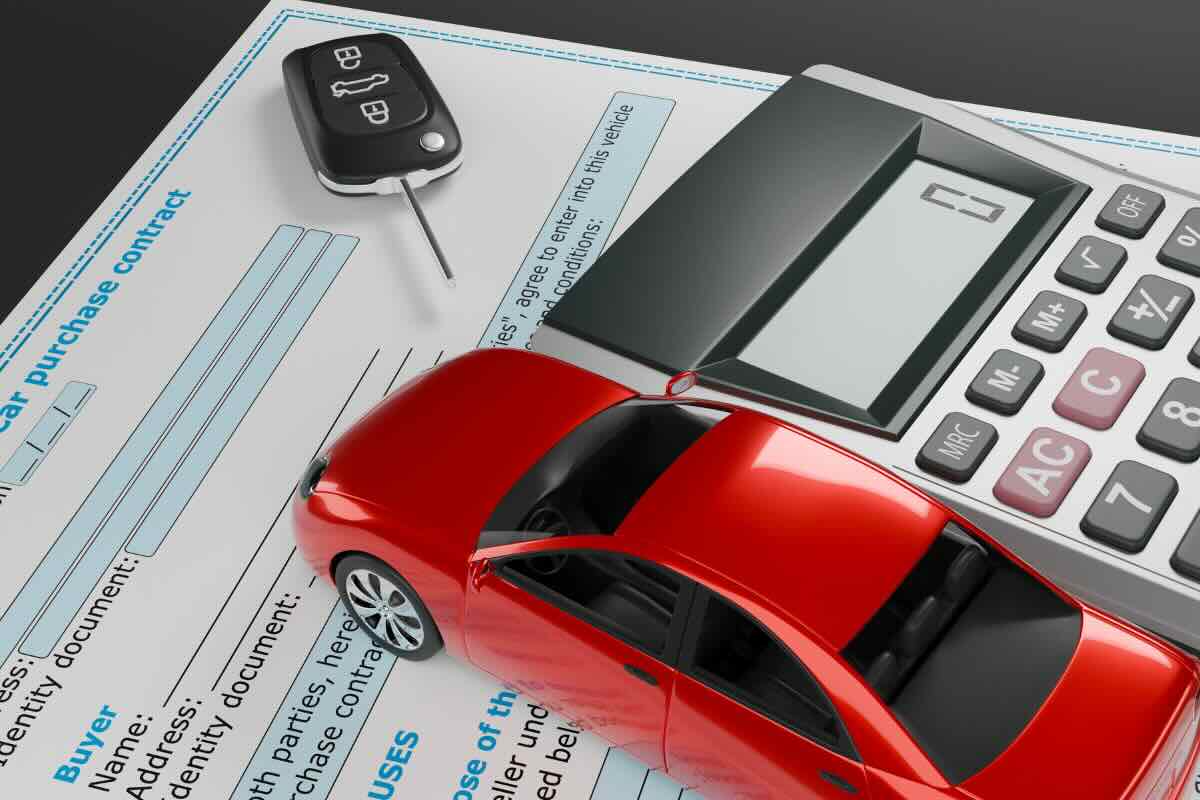 macchina grande rossa, calcolatrice, chiavi auto 