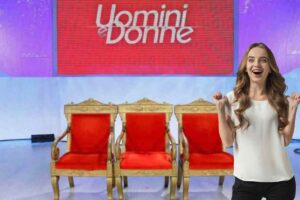 troni uomini e donne e donna felice