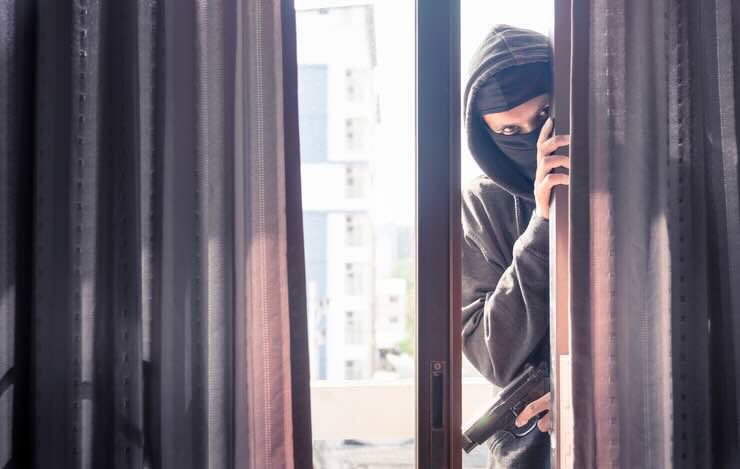 Ladro fuori dalla finestra 