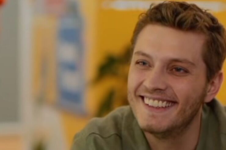 Cihan, attore protagonista la notte nel cuore, sorridente