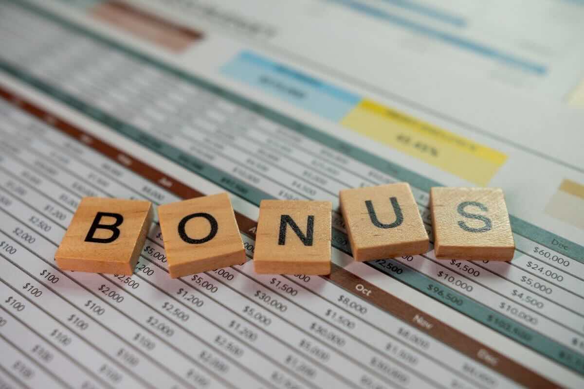 Documenti con numeri, scritta bonus