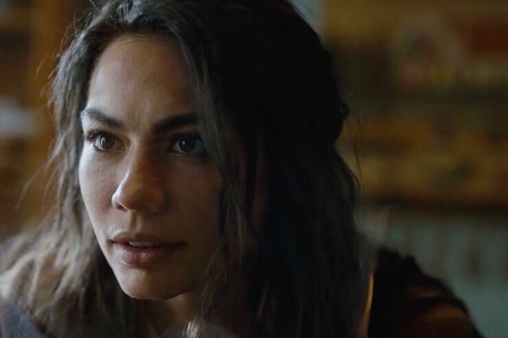 Farah, attrice con sguardo confuso