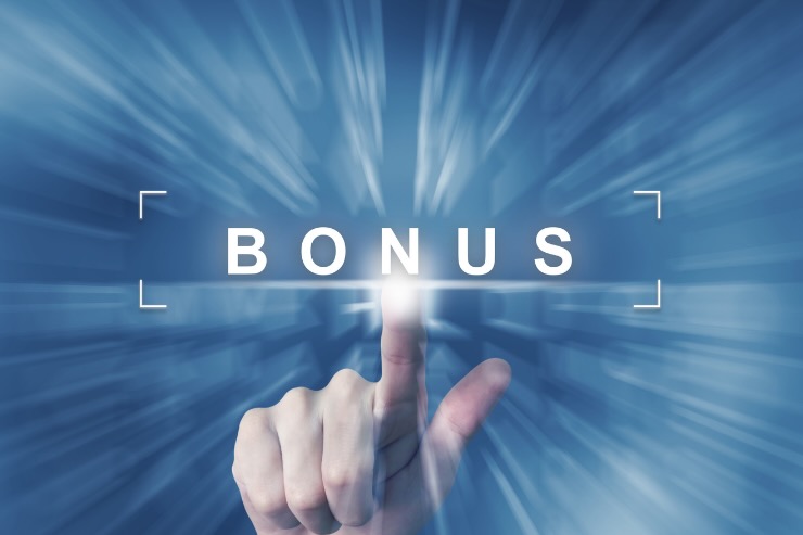 dito che clicca sulla scritta bonus