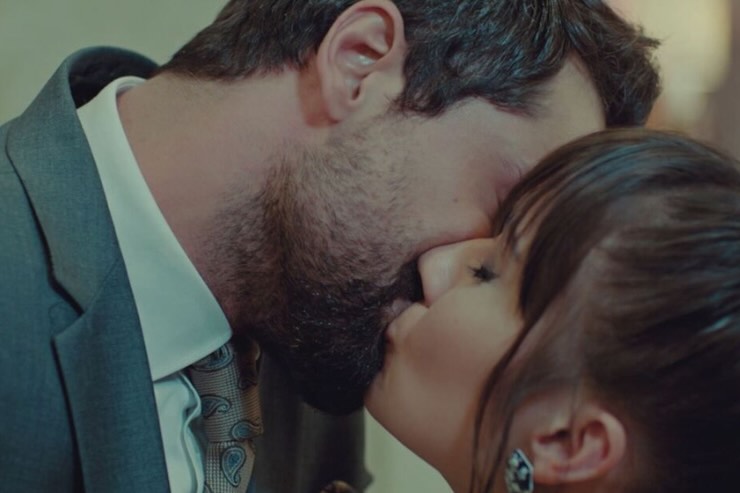 bacio zeynep e alihan 