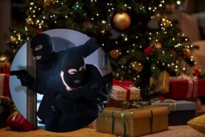 Ladri, albero di Natale con regali