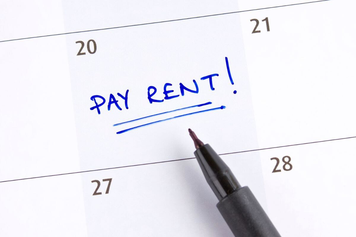 Scritta Pay Rent su calendario